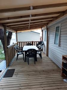 Maisons de vacances Bungalow familial a Canet-en-Roussillon avec piscine : photos des chambres