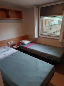 Maisons de vacances Bungalow familial a Canet-en-Roussillon avec piscine : photos des chambres