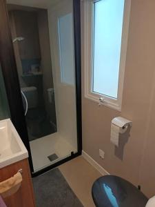 Maisons de vacances Bungalow familial a Canet-en-Roussillon avec piscine : photos des chambres