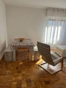 La consulta de Paloma, Plaza encanto historico