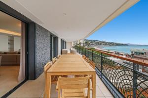 REF 1998 - Cannes - Sea view apartment for rent