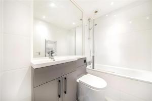 2BD London Luxe Retreat in the Heart of City