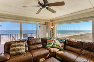 2 Bed2 Bath Oceanfront South facing condo sleeps 6. Beachfront balcony & pool.