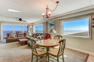 2 Bed2 Bath Oceanfront South facing condo sleeps 6. Beachfront balcony & pool.