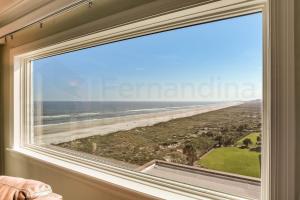 2 Bed2 Bath Oceanfront South facing condo sleeps 6. Beachfront balcony & pool.