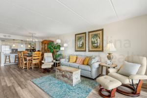 Updated 3rd Floor, 2 Bed2 Bath Oceanfront condo sleeps 6. Beach view balcony & pool