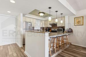 Updated 3rd Floor, 2 Bed2 Bath Oceanfront condo sleeps 6. Beach view balcony & pool