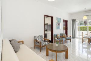 Aldeia do Mar Vilamoura, Pool Terrace, by Hopstays