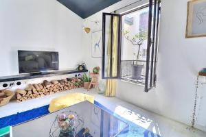 Charming Loft Apartment by Canal Saint Martin