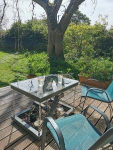 Doughery Den The Dark Hedges Hideaway
