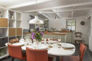 Piskey Cottage, Mousehole - Close to Harbourside - Free WiFi - Free Parking