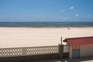 Uroa Ocean Escape - Stylish 2-Bedroom Apartment with Terrace & Sea Views