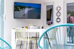 Casa Gemelli a pochi passi da spiaggia Su Giudeu Chia