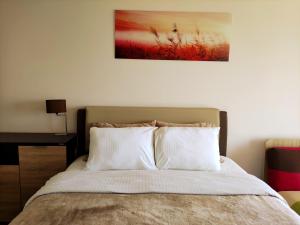 Romantic Hillside Escape Sea View and Infinity Pool