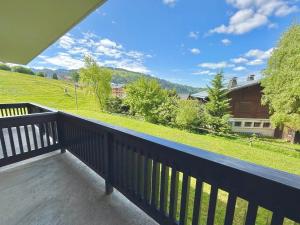 Appartement au pied des pistes, proche commodités, balcon, parking, calme - FR-1-505-8