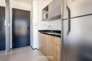 Studio com varanda e a 290m do metrô - OLN1702