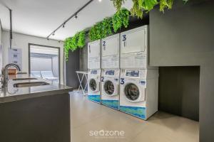 Studio com varanda e a 290m do metrô - OLN1702