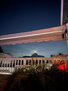 Penthouse Retreat with Jacuzzi and BBQ in the Heart of Copacabana