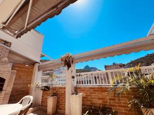 Penthouse Retreat with Jacuzzi and BBQ in the Heart of Copacabana