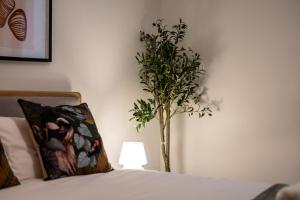 The Linehouse - Stylish City Centre Apartment sleeping 6 guests