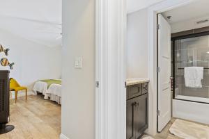 Ebb Tide Retreat - Stylish Beachfront Condo with Resort Amenities - Ebb Tide 503