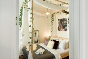 Timeless Elegance & Modern Comfort- Premium Stay in the Heart of the City