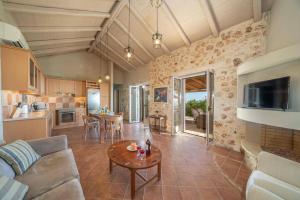 Villa Ifandis by Villa Plus