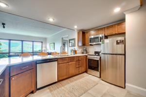 Hike, Swim and Explore Mtn-View Condo in Gatlinburg