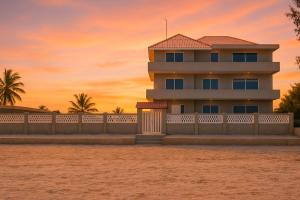 TR Beach Apartments - Stunning Beachfront 2BR with Private Balcony