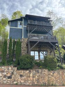 Mountain Views Hot Tub Foosball Dog Friendly