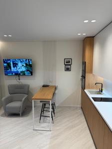 V4 Europa New Apartment