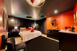 Appartement Rouge Elegance & Miroirs RER C