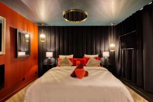 Appartement Rouge Elegance & Miroirs RER C
