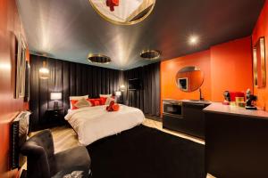 Appartement Rouge Elegance & Miroirs RER C