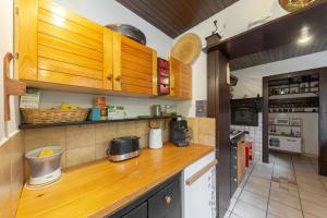 First House - Lovely Holiday Home near Cerknica