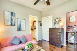 Explore and Unwind Charming Bedford Apartment