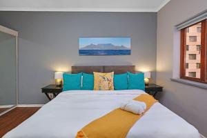 Prime Sea Point Location Spacious