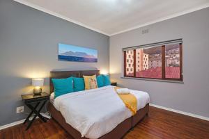 Prime Sea Point Location Spacious