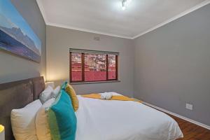 Prime Sea Point Location Spacious