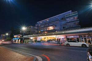 Prime Sea Point Location Spacious