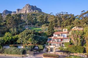 Llandudno - Wood-fired Hot tub and Outdoor Pool with Gym and Sleeps 14