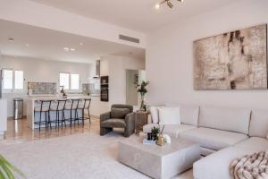 Luxury Penthouse With Sea View in Paraiso Pueblo