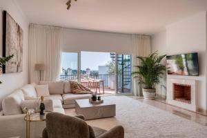 Luxury Penthouse With Sea View in Paraiso Pueblo