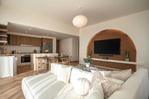 Seraya Residence 12 - 3BDR - Hot Tub on patio with Burj view