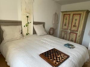 Maisons d'hotes Domaine Spa Perret-Au Calme-Chateau ArtDeco MasterSuite B&B et-ou Gite de Charme-A3Mn Giverny-Jardins Monet-Le Vexin-Piscine Ete-Parc 3Ha-Aire Enfants-PingPong-Options Diner-Billard-Massage-Yoga-Coaching-Fitness-Sauna-Hammam-Promo 2Nuits 1HJacuzzi Offerte : photos des chambres