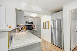 Peaceful 5-Acre Stay - The Emerald Grove Retreat