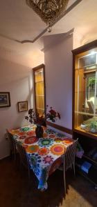 The Bloom Veranda - Elegant City Center Retreat