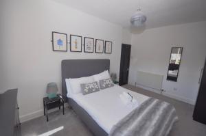 Cosy 2 Bed Bungalow with Garden and Free Parking