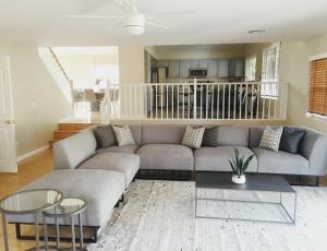 LUXURY Desert Oasis! 5 bedroom, 3 bath w HEATED POOL