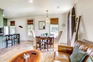 Large Yard: 'Pascagoula Peach' Home in Baton Rouge